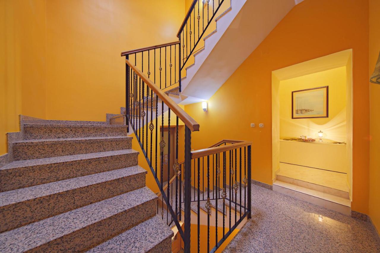 Niko Apartment *